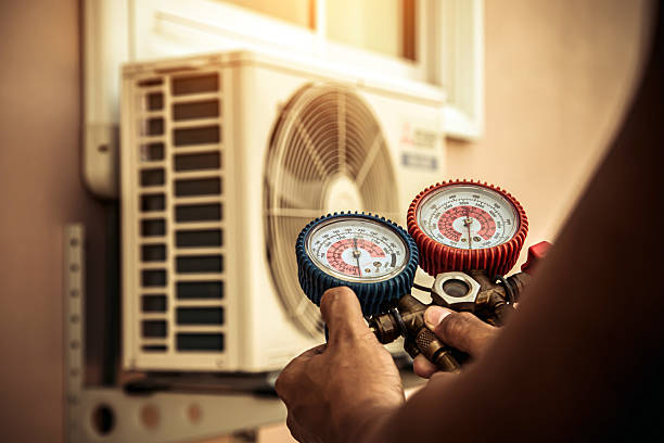 Professional Ac Installation technician working in Hampton, IA